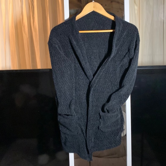 Lightly worn black hip length fleece sweater with front pockets, very comfy. - Picture 1 of 3